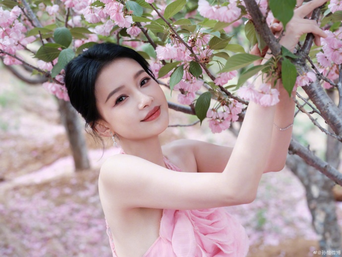 孙怡浪姐哭肿眼却说别心疼:离婚三年,她活成自己最大的底气 孙怡浪姐哭肿眼却说别心疼:离婚三年,她活成自己最大的底气